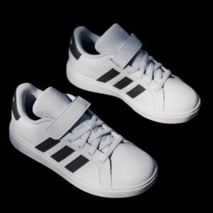 NIB GRAND COURT 2.0 SHOES KIDS
Size 6 
Style: GW6521